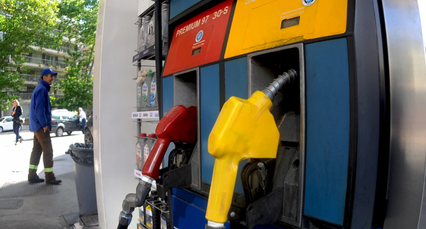 POLÉMICA EN URUGUAY: ESTACIONEROS CUESTIONAN LOS INCENTIVOS A LOS AUTOS ELÉCTRICOS Y ADVIERTEN SOBRE MILLONARIAS PÉRDIDAS FISCALES