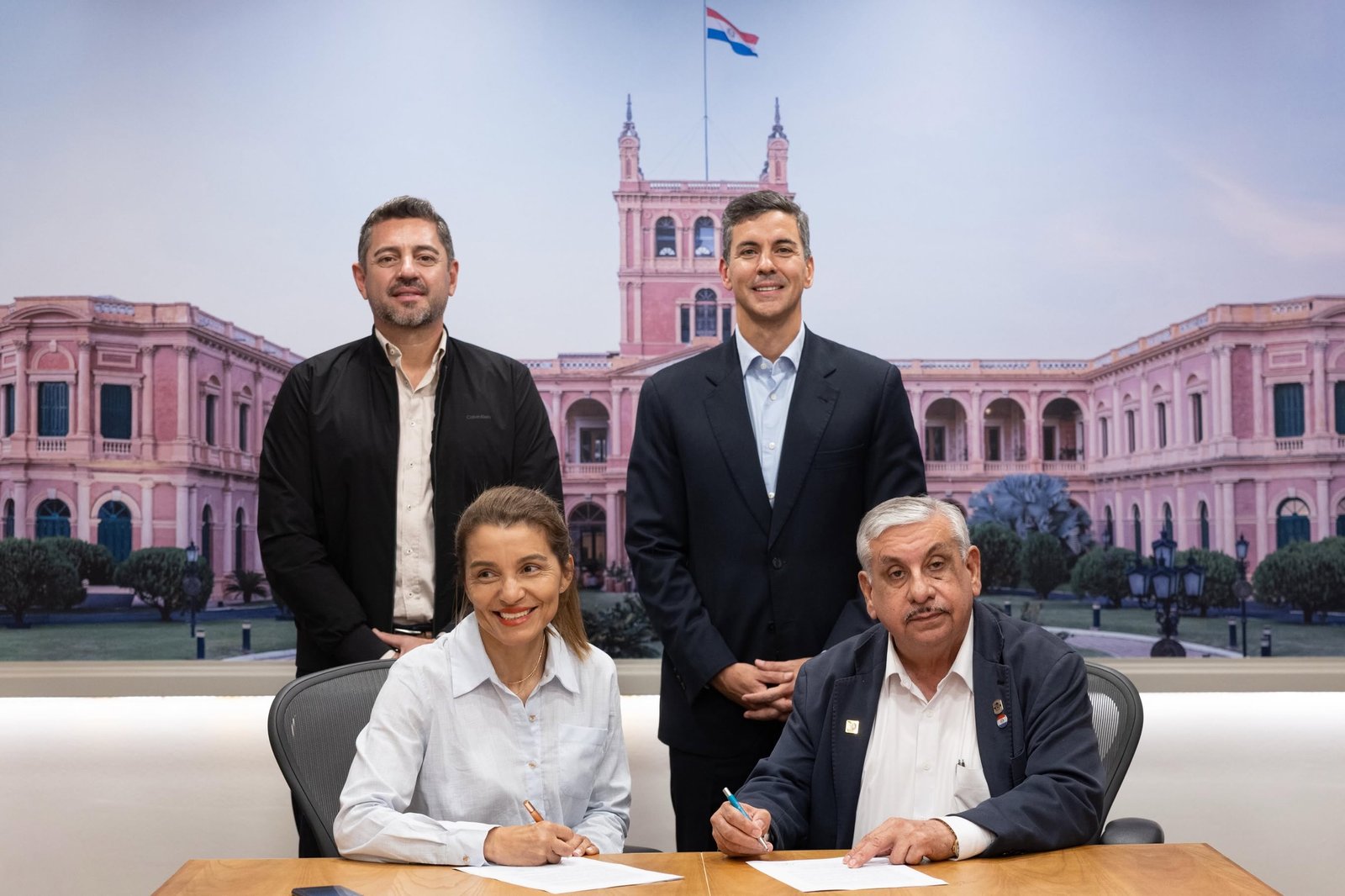 Acuerdo Histórico: El Gobierno Cede, el Gremio Médico Levanta la Huelga y el Desafío Fiscal se Traslada al 2027